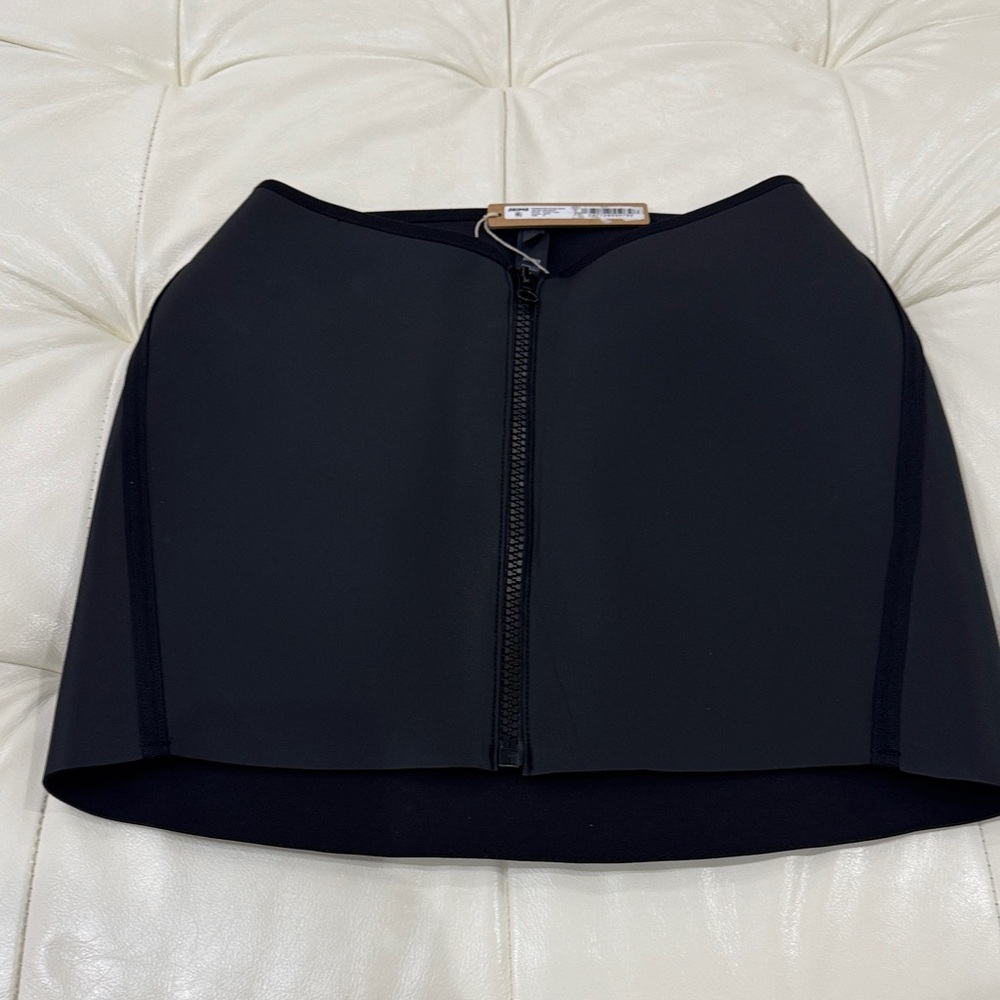 Brand New SKIMS Rubberized Scuba Mini Skirt. Size small with tags.